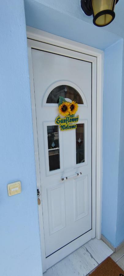 Sunflower Apartment Néa Péramos Eksteriør bilde