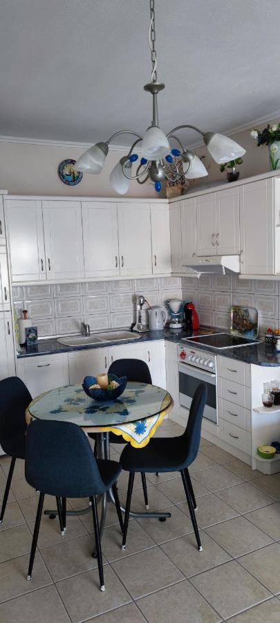 Sunflower Apartment Néa Péramos Eksteriør bilde